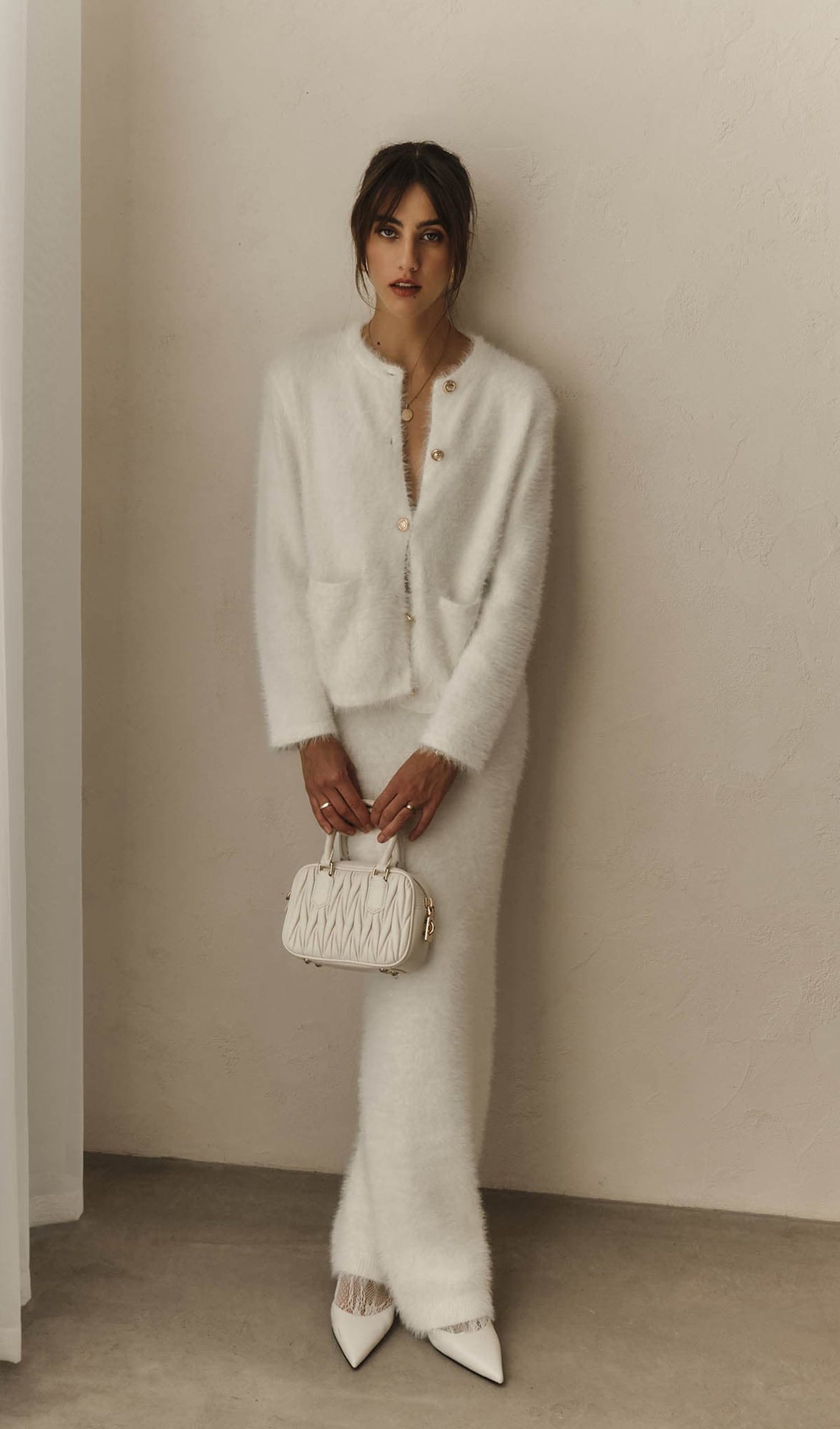 Conjunto de cárdigan de punto esponjoso y falda larga 