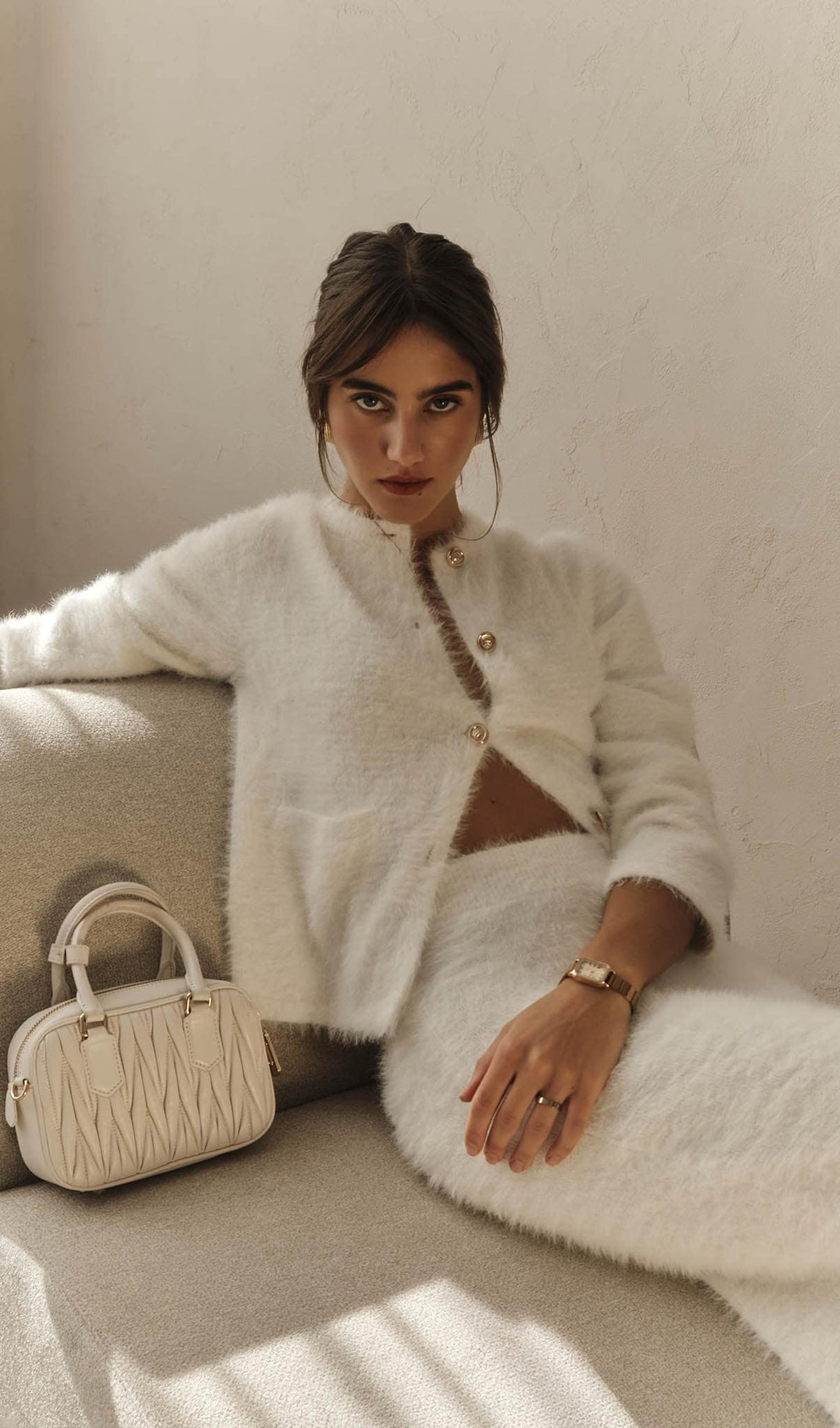 Conjunto de cárdigan de punto esponjoso y falda larga 